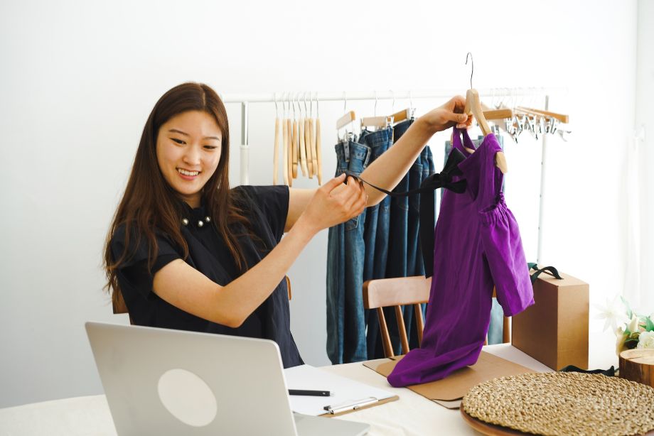 Comment créer sa marque de vêtements en ligne : guide pour réussir en 2025