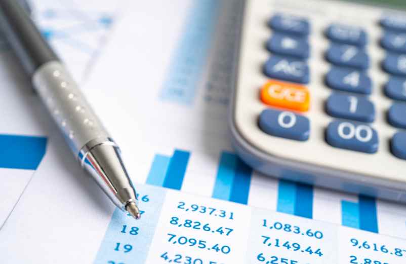 Analyse des frais bancaires en France : quelles banques offrent les tarifs les plus compétitifs ?