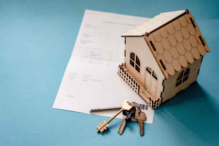 Hébergement à titre gracieux avec participation aux frais du logement : les règles à respecter