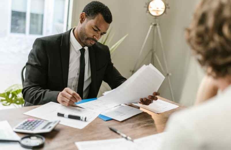 Ne pas déclarer un décès à la banque : quelles conséquences légales ? CNSEE Business
