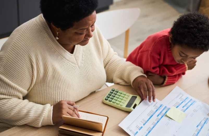 Comment calculer les charges sociales sur un salaire brut ?-CNSEE Business