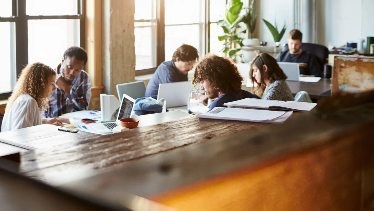 Quels métiers sont accessibles après une reconversion comptable ? — Le domaine de la comptabilité comprend de nombreuses professions. Pour des personnes en reconversion professionnelle, une formation sur mesure permet d'envisager une carrière dans l’une d’elles en fonction du choix souhaité
